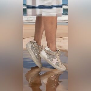 Mi.iM Daisy Gold with White Star
Sneaker - Size 9